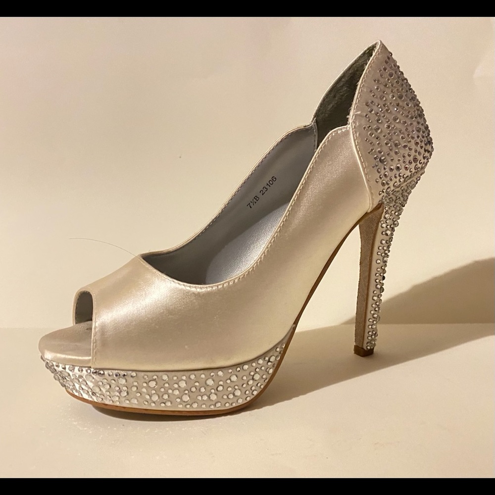 Ivory Formal Peep-toe Pumps w/ Gems